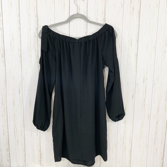 Ali & Jay Off The Shoulder Dress - Picture 4 of 7